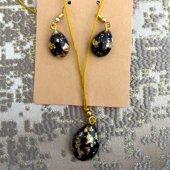 Jewelry - Earring & pendant set